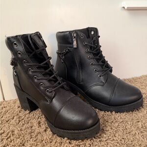 Daisy Fuentes Black Lace-Up Boots